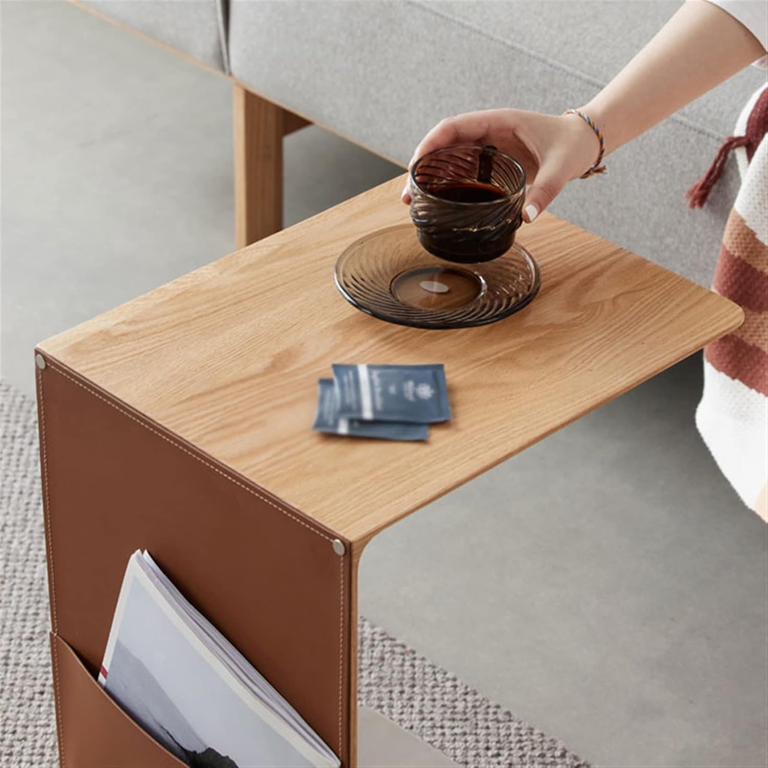 C-Shaped Side Table – Modern & Space-Saving 🛋️✨
