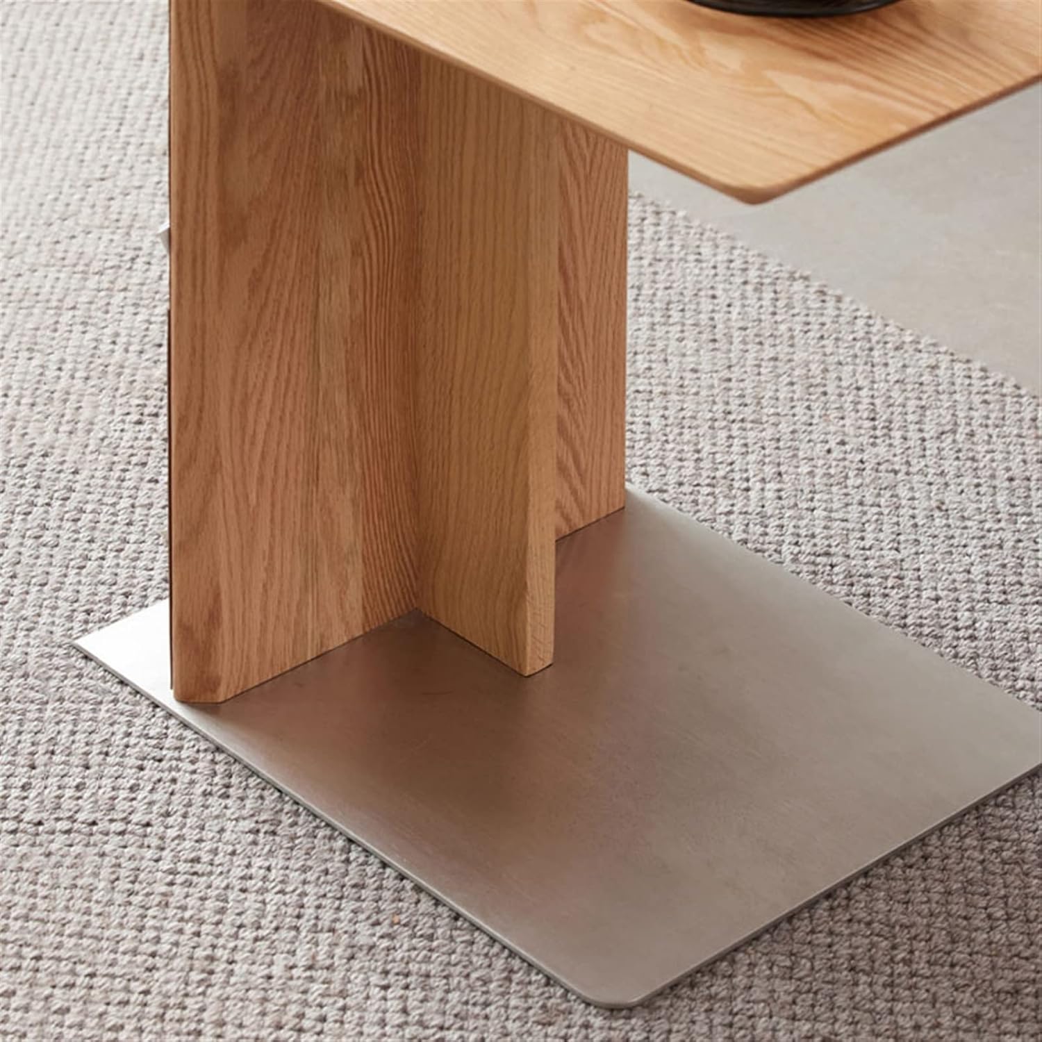 C-Shaped Side Table – Modern & Space-Saving 🛋️✨